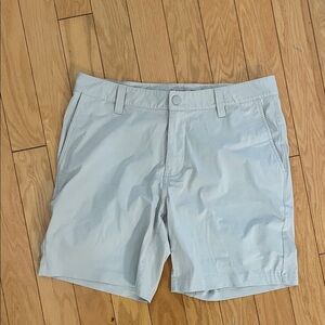 RHONE Men's Light Gray Flat Front Shorts size 33